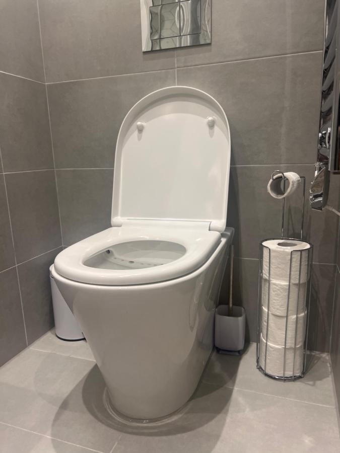 London Heathrow Airport Apartment Voyager House Terminal 12345 - Ev Electric And Parking Available Hillingdon Exterior photo