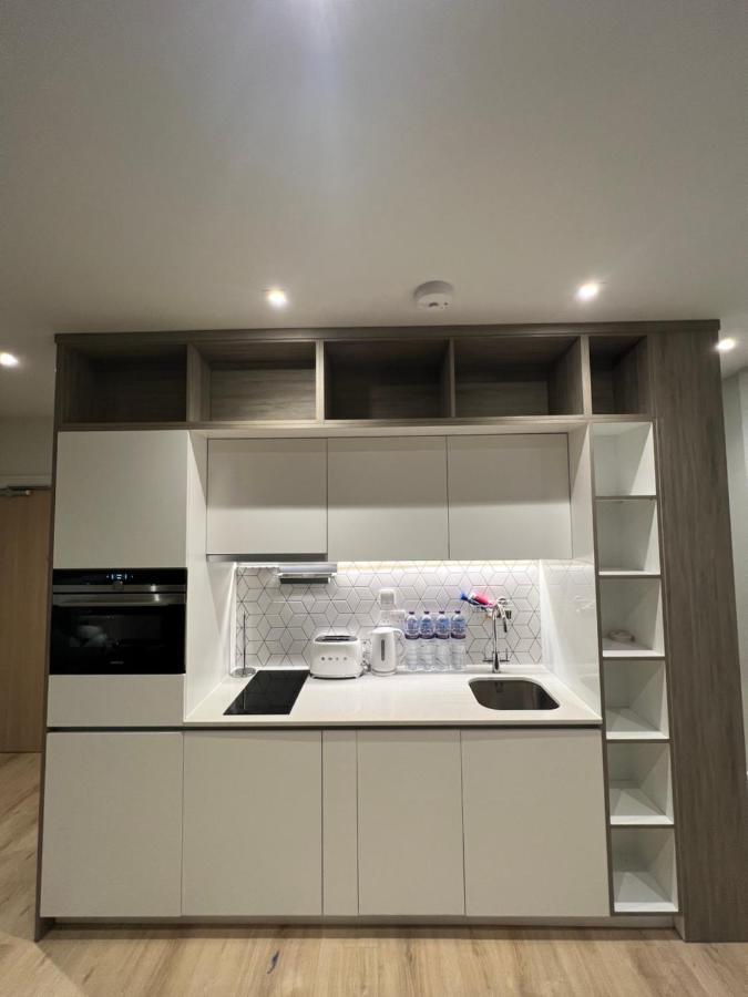 London Heathrow Airport Apartment Voyager House Terminal 12345 - Ev Electric And Parking Available Hillingdon Exterior photo