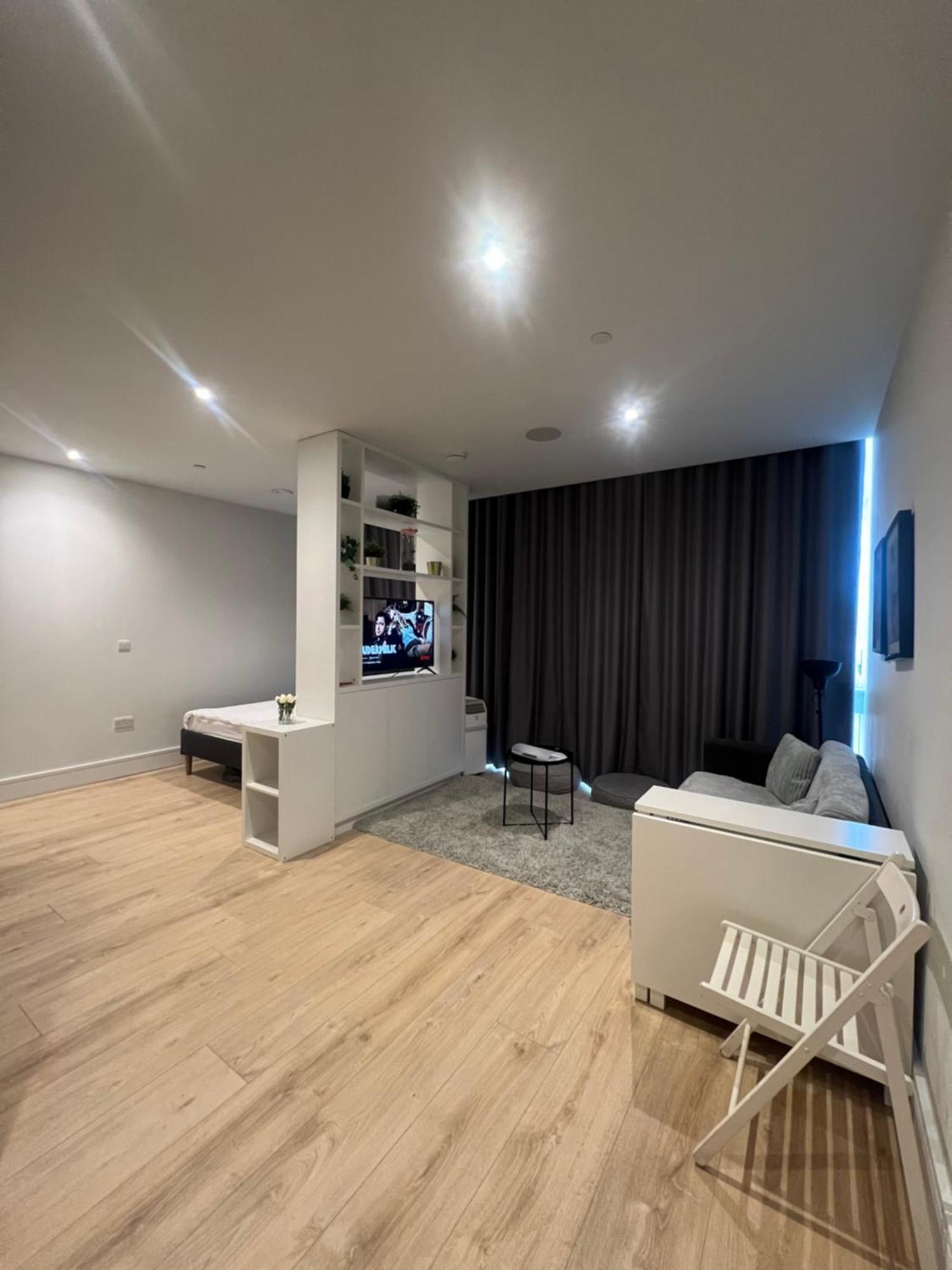 London Heathrow Airport Apartment Voyager House Terminal 12345 - Ev Electric And Parking Available Hillingdon Exterior photo