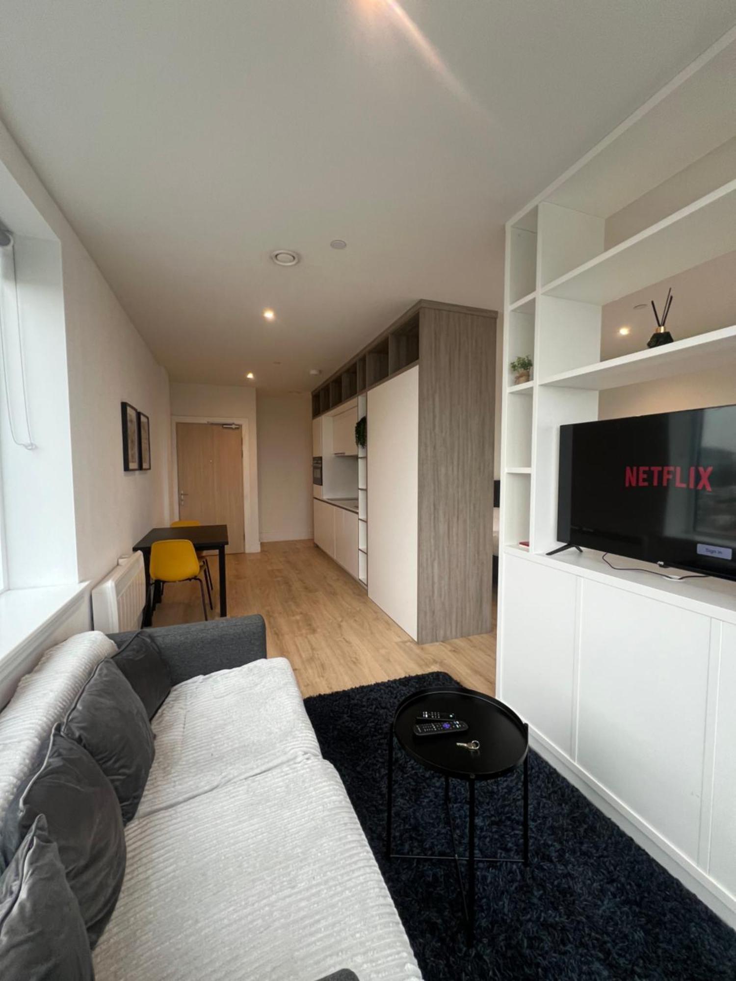 London Heathrow Airport Apartment Voyager House Terminal 12345 - Ev Electric And Parking Available Hillingdon Exterior photo