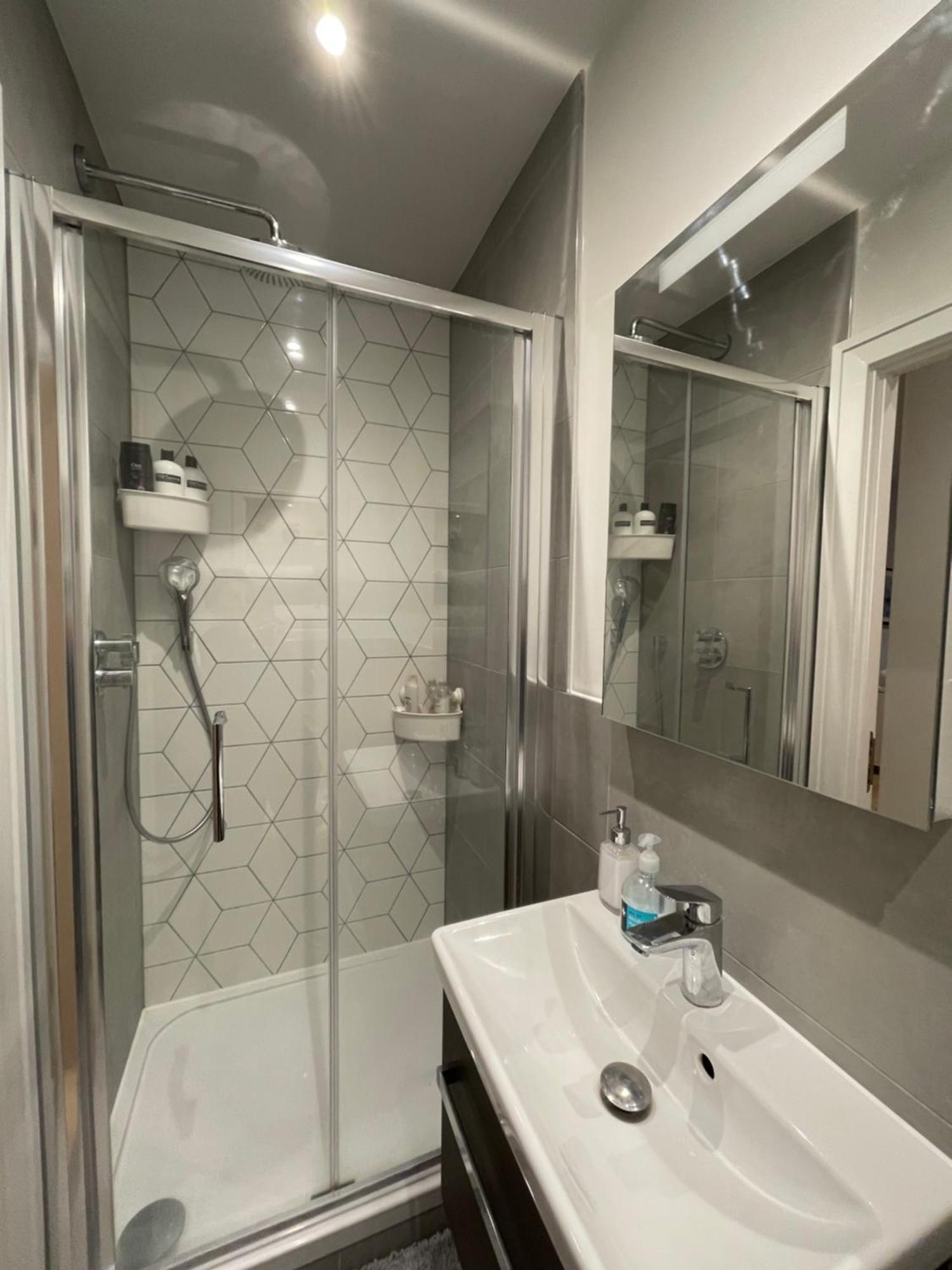 London Heathrow Airport Apartment Voyager House Terminal 12345 - Ev Electric And Parking Available Hillingdon Exterior photo