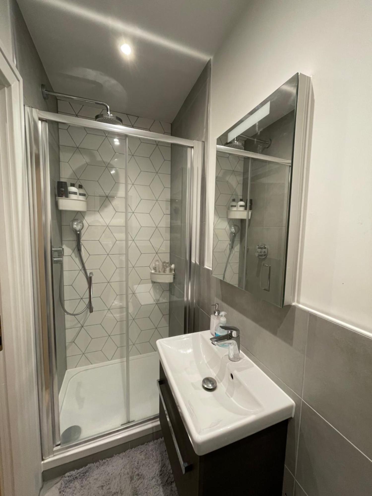 London Heathrow Airport Apartment Voyager House Terminal 12345 - Ev Electric And Parking Available Hillingdon Exterior photo