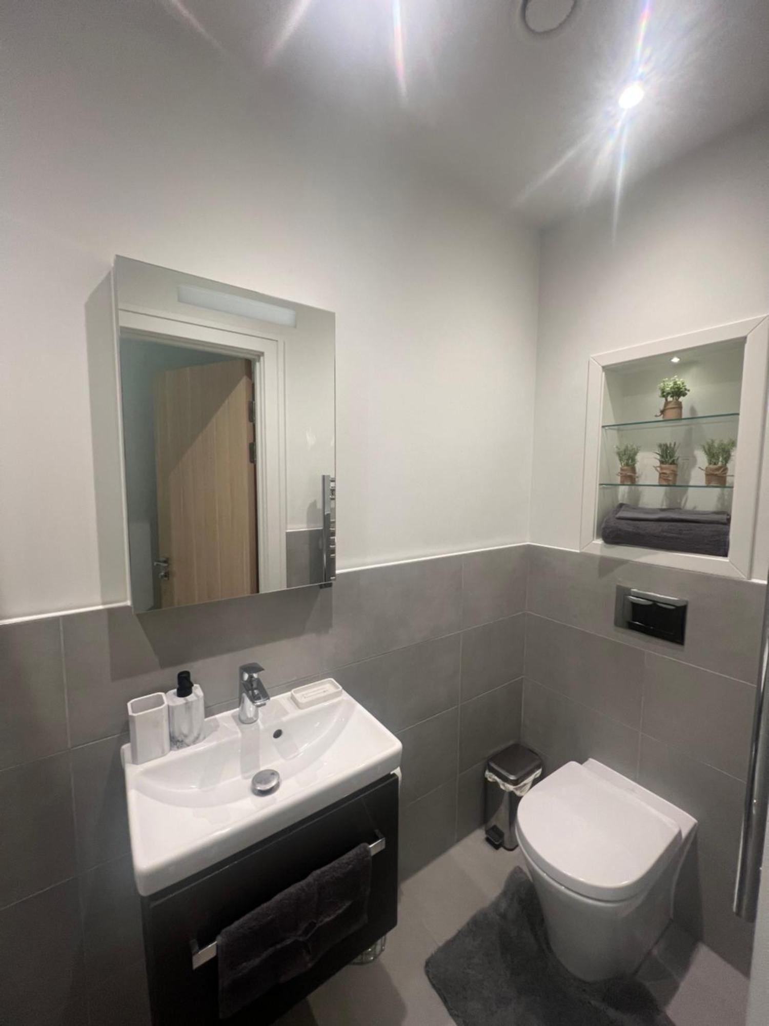 London Heathrow Airport Apartment Voyager House Terminal 12345 - Ev Electric And Parking Available Hillingdon Exterior photo
